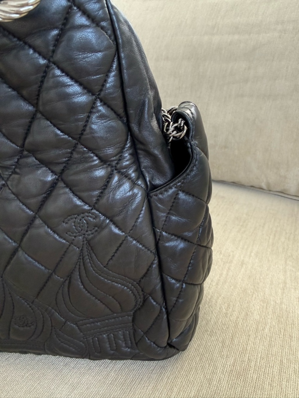 Authentic Chanel Paris-Moscow Black Quilted Shoulder Bag with Silver Chain - Picture 2 of 7